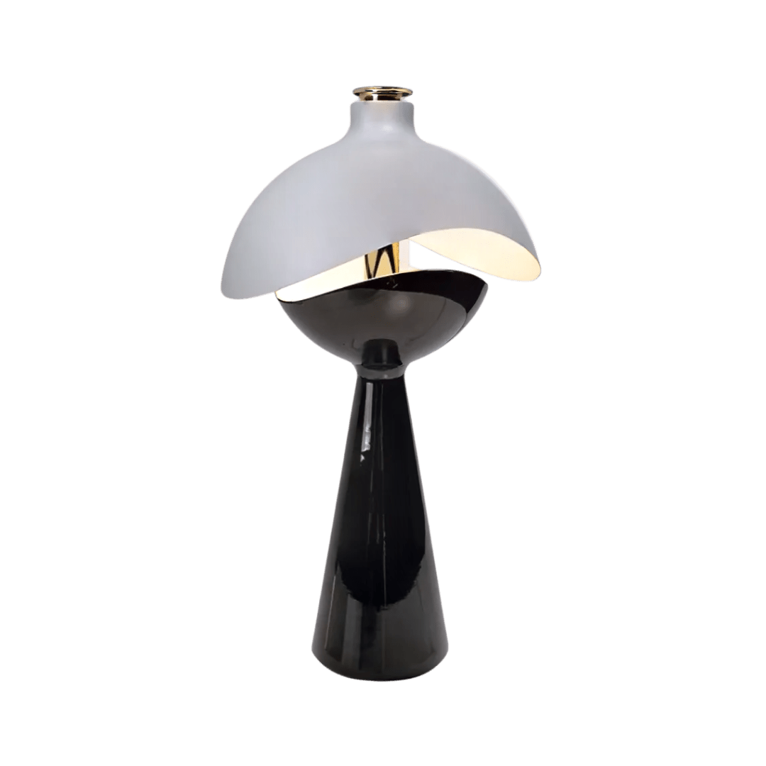 Stolní lampa s vyřezávaným designem – elegance a originalita