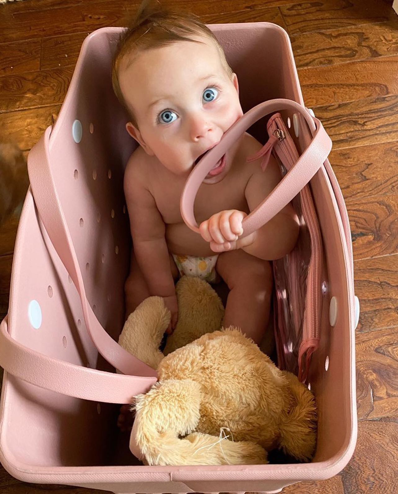 Stiv strandveske - fargerik design og stor kapasitet