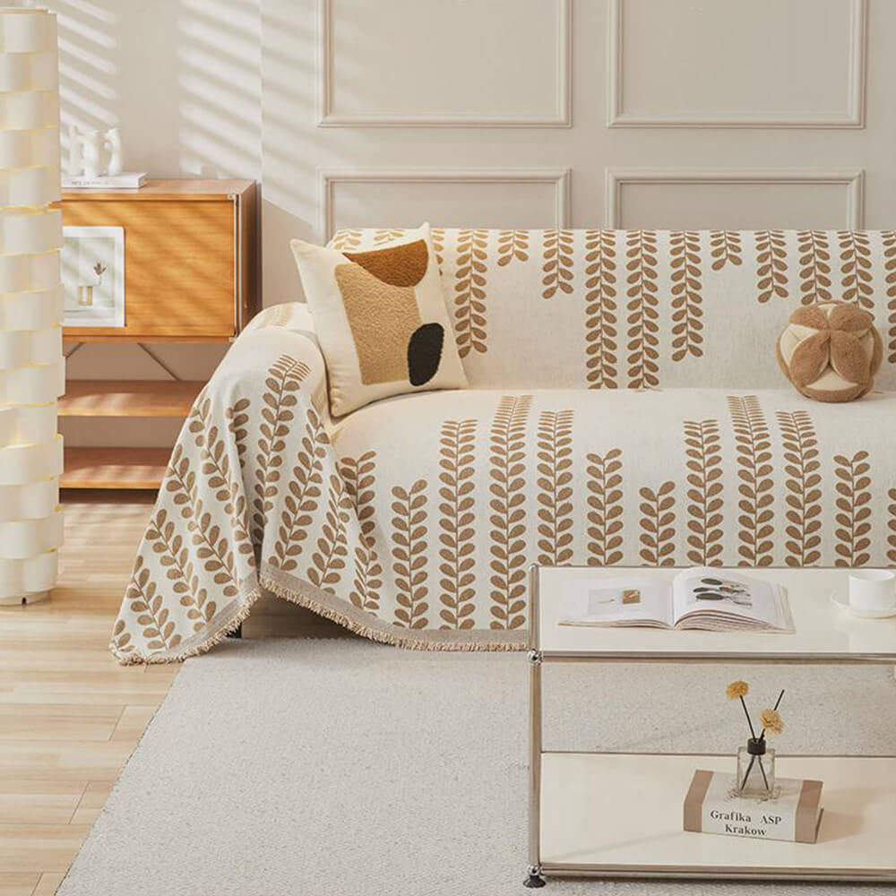 Povlak na pohovku s motivy listů a třásněmi – elegance a pohodlí