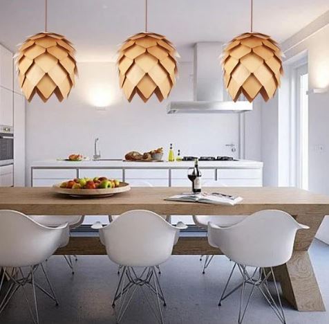 自然にインスパイアされたデザインの彫刻的な吊り照明