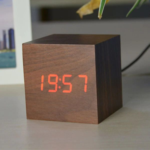 Digitale Klok Cube – Minimalistisch Ontwerp En LED-display