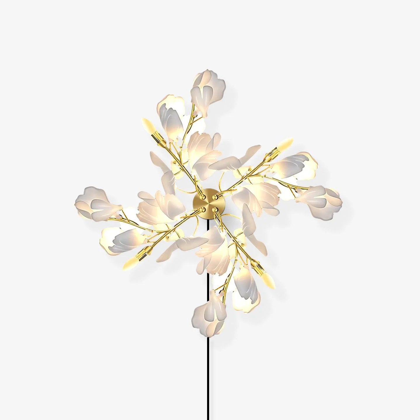 Blomstret vegglampe - Gylden eleganse og mykt lys