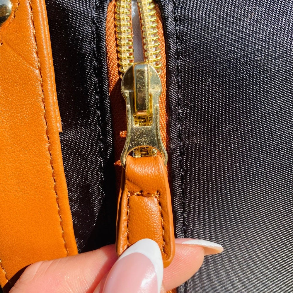 Travel Bag - Style and Rain Protection