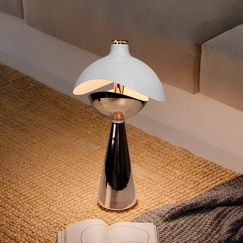 Stolní lampa s vyřezávaným designem – elegance a originalita