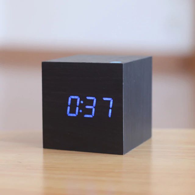 Digitale Klok Cube – Minimalistisch Ontwerp En LED-display