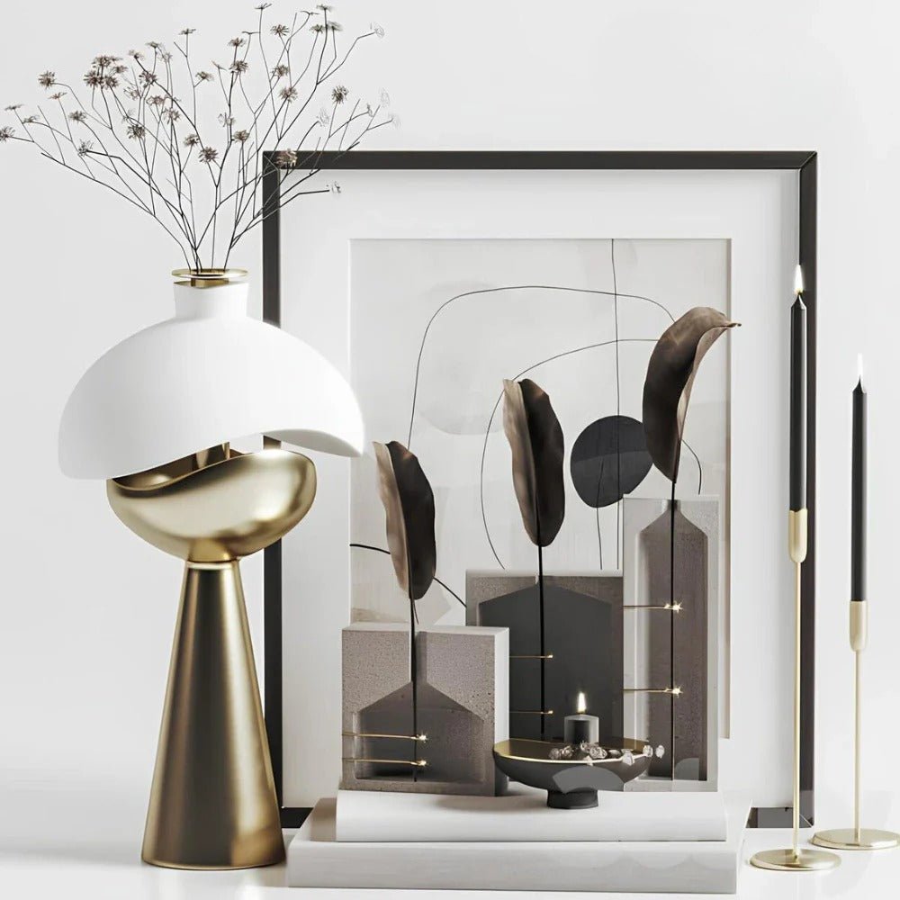 Stolní lampa s vyřezávaným designem – elegance a originalita