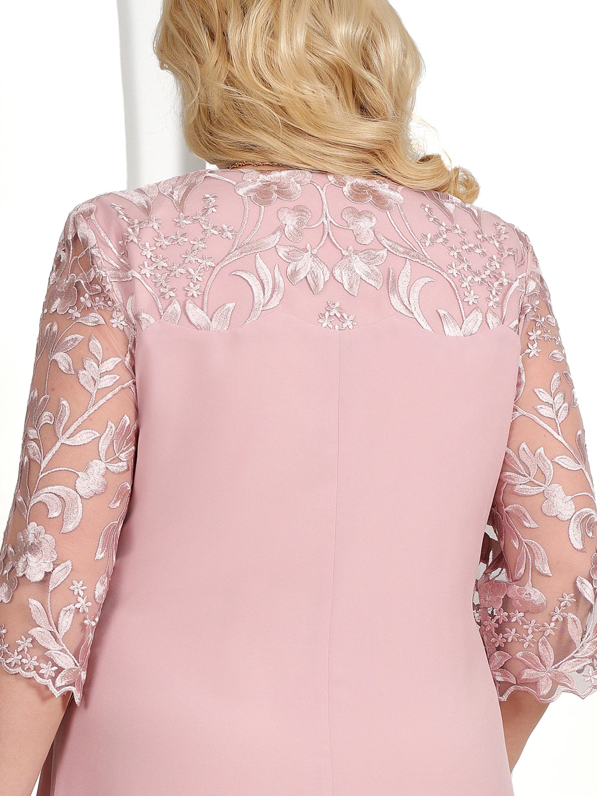 Elodie | Elegantná Veľká Veľkosť Šaty – Starostlivé Vyšívanie a Zosilnená Silueta