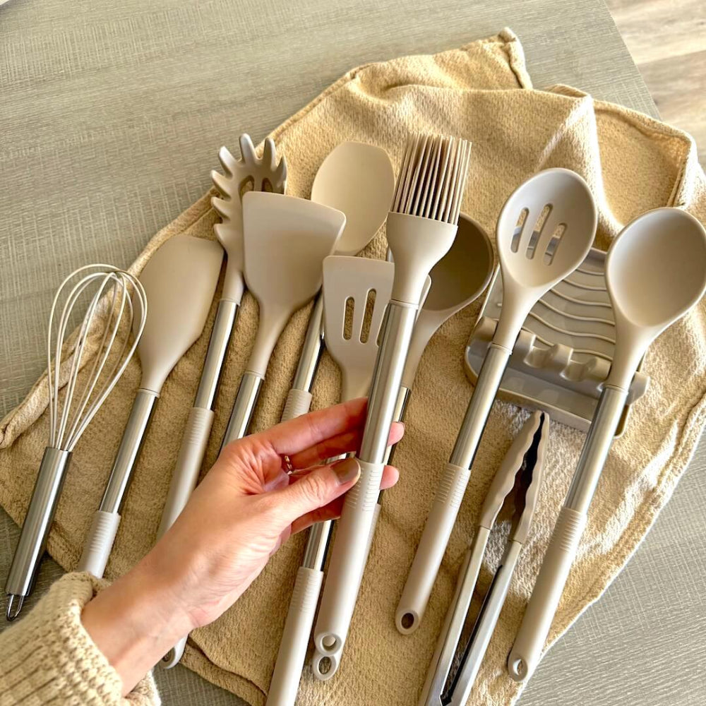 12-delers sett med kokekar i silikon - komplett og behagelig å bruke