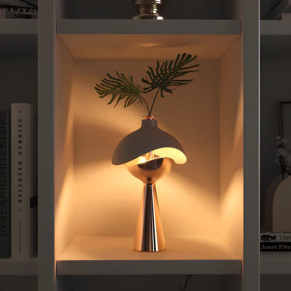 Stolní lampa s vyřezávaným designem – elegance a originalita
