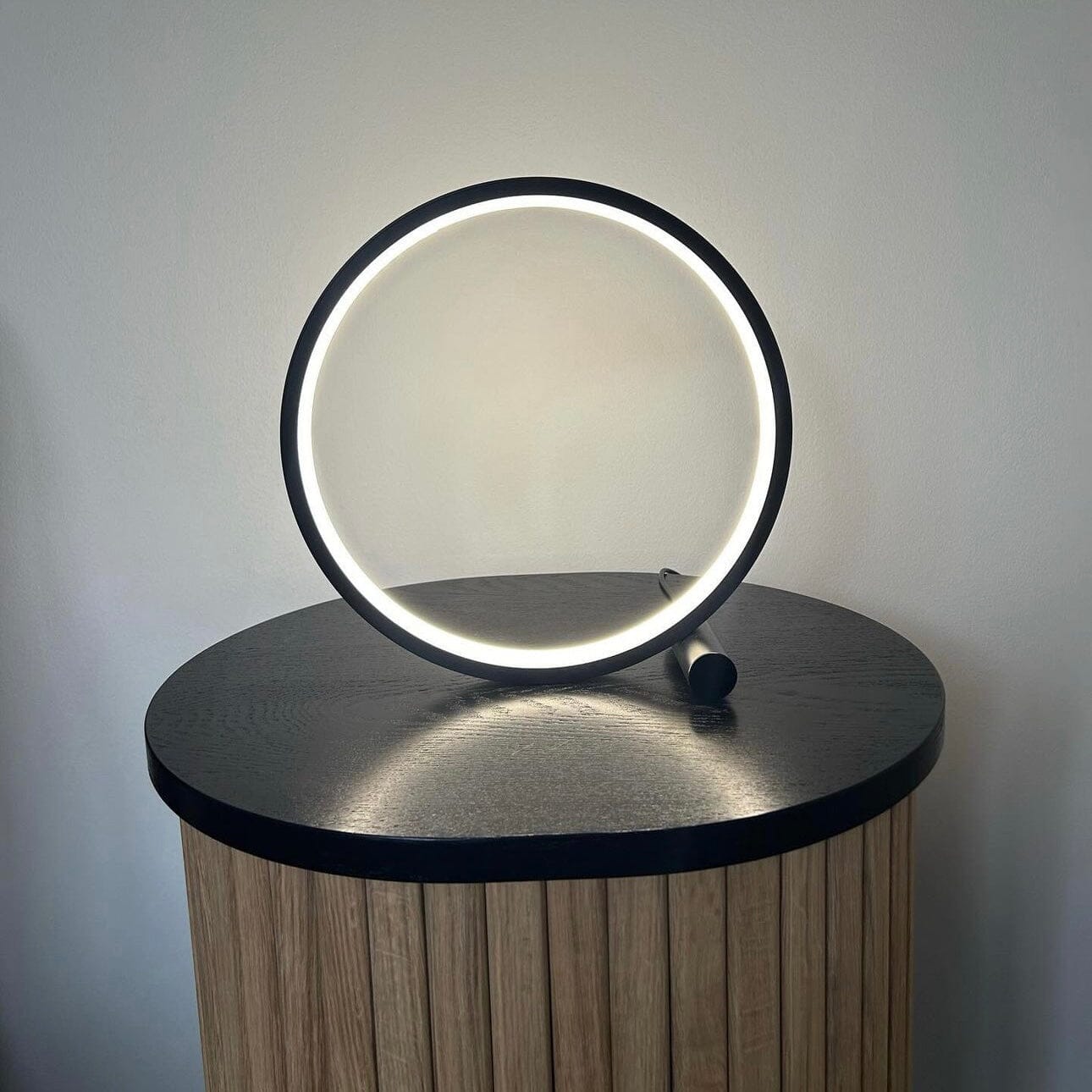 Circular Table Lamp with Touch Sensor – Modernity and Comfort
