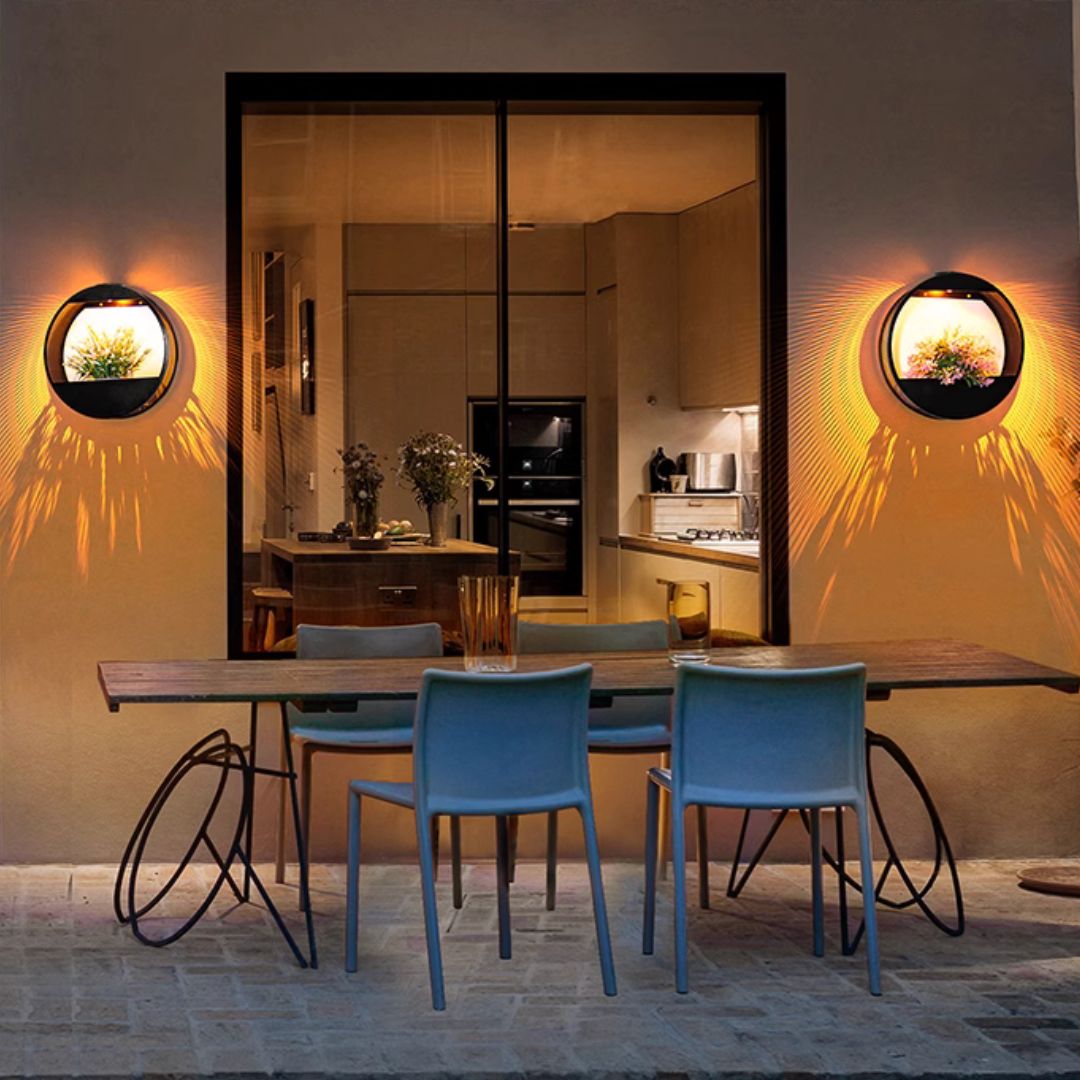 Solární venkovní nástěnné svítidlo – automatické a úsporné osvětlení