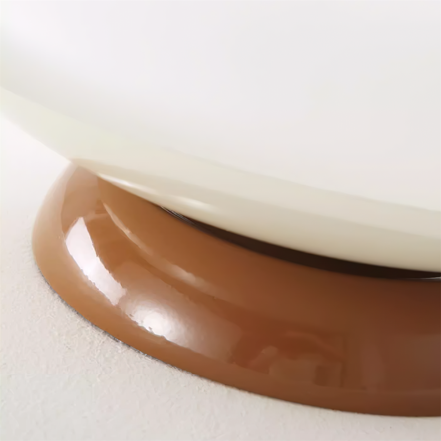 Rund LED-taklampe - naturlig glød og diskret eleganse