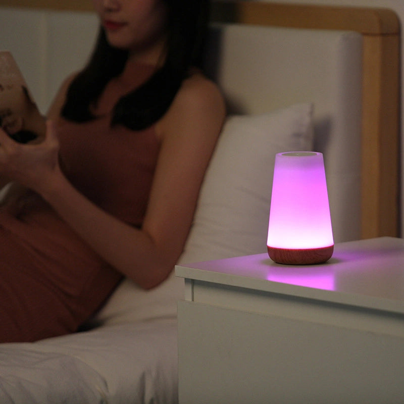 Moderne Nattbordlampe – Elegant og Funksjonell Design 