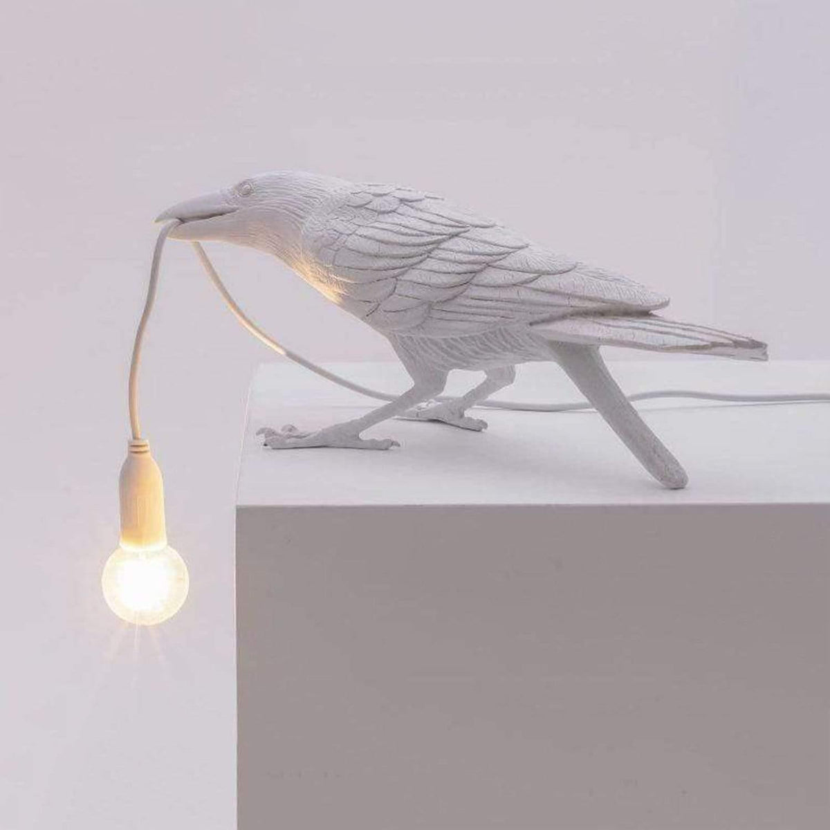 Dekorativní lampa — Havran pro tajemnou atmosféru 
