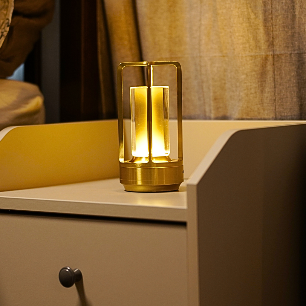 Lámpara de Mesa Recargable – Luz Suave y Estilo Atemporal 