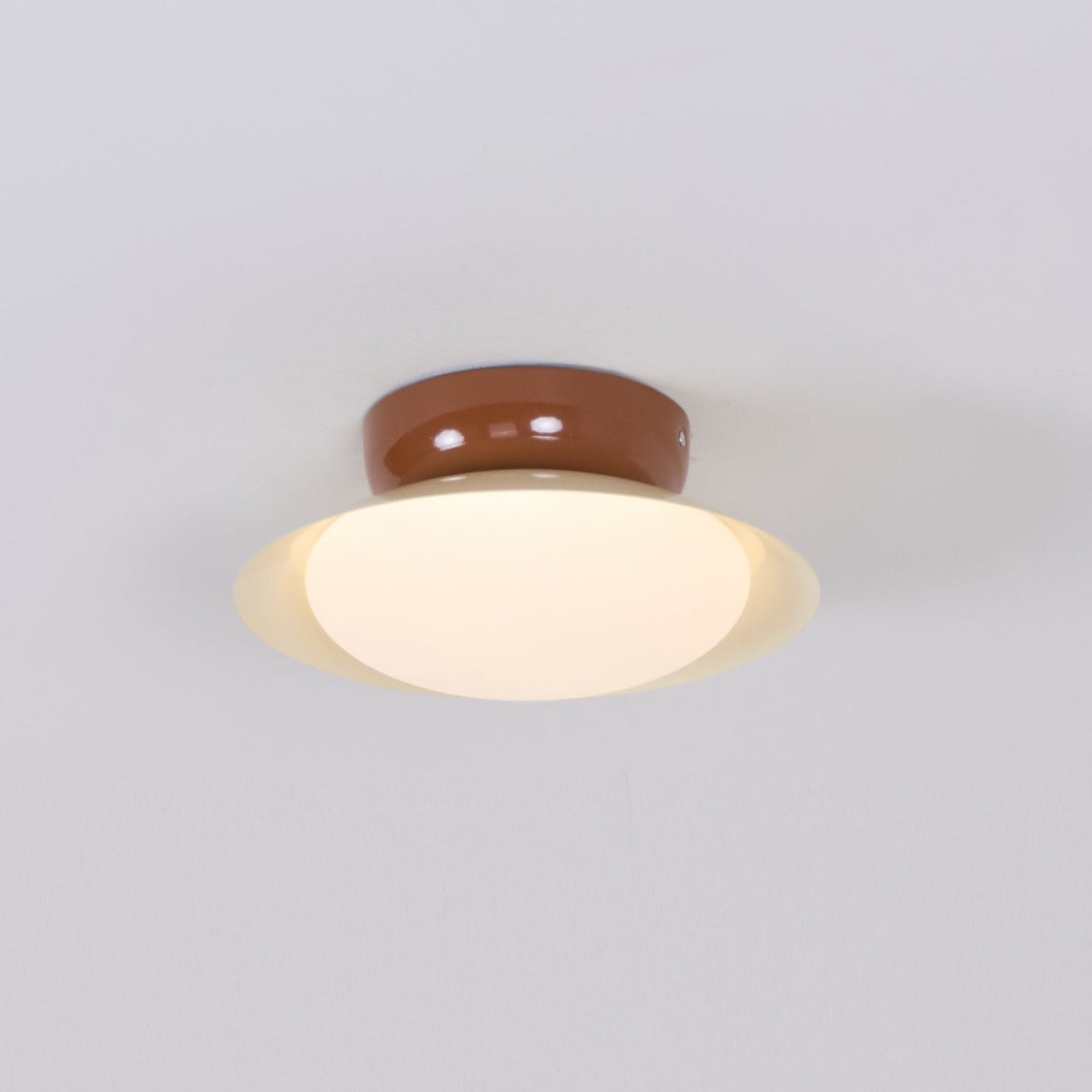 Rund LED-taklampe - naturlig glød og diskret eleganse