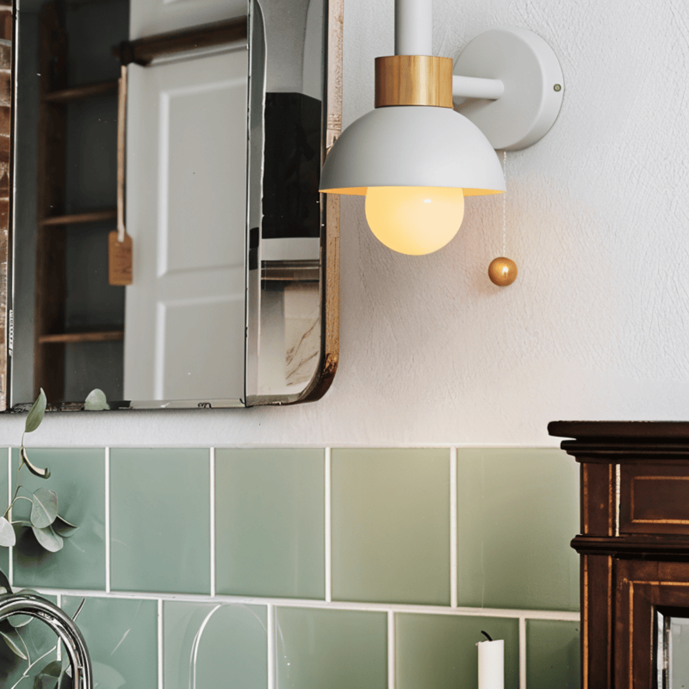 Pastellfarget vegglampe med trekkbryter - myk belysning og moderne stil
