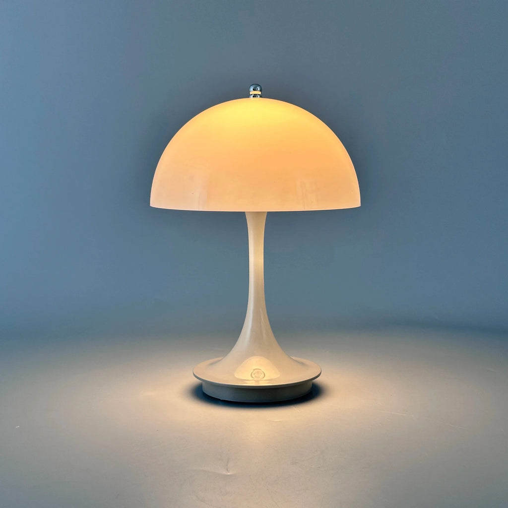 Lampada da Tavolo LED – Ricaricabile e Illuminazione a Tre Livelli 
