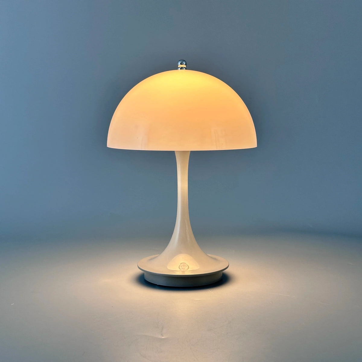 Lampada da Tavolo LED – Ricaricabile e Illuminazione a Tre Livelli 