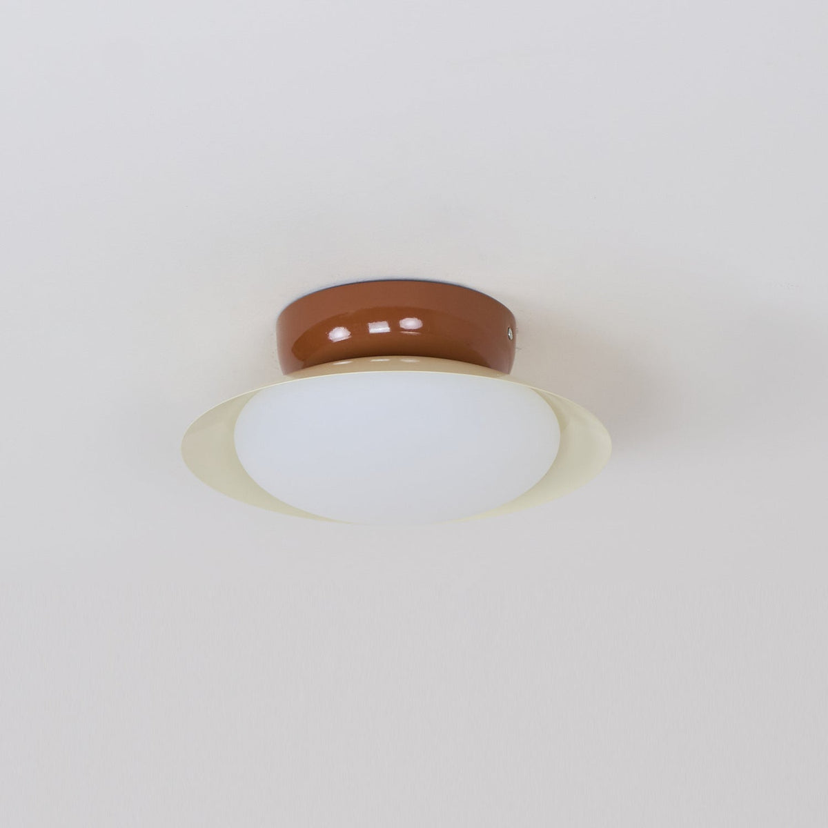 Rund LED-taklampe - naturlig glød og diskret eleganse