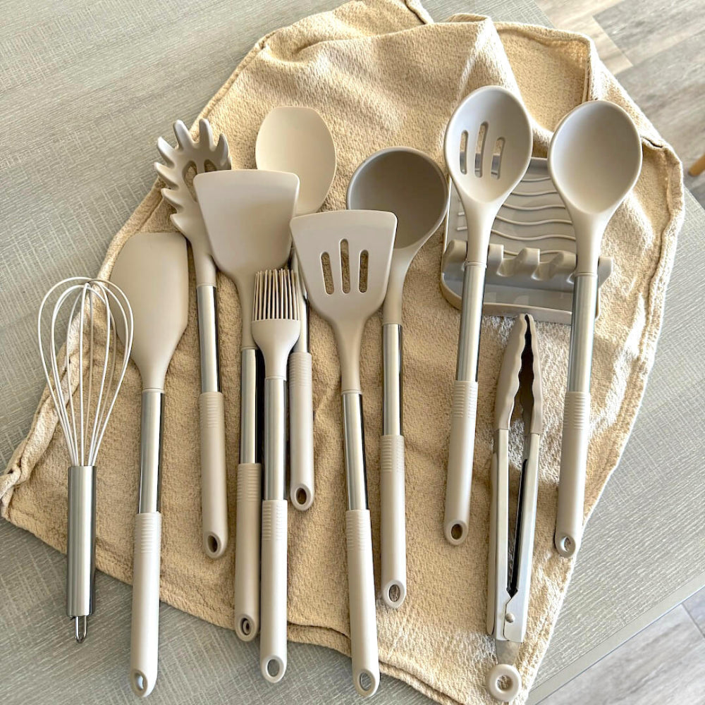 12-delers sett med kokekar i silikon - komplett og behagelig å bruke