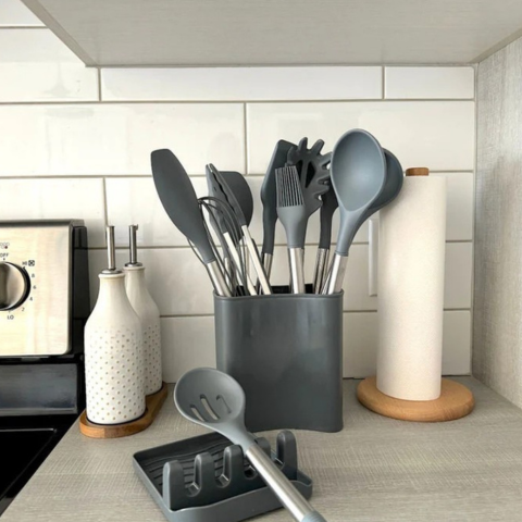 12-delers sett med kokekar i silikon - komplett og behagelig å bruke