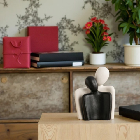 Veistos Pariskunta Syleilevä – Taiteellinen Ja Emotionaalinen Viehätys 