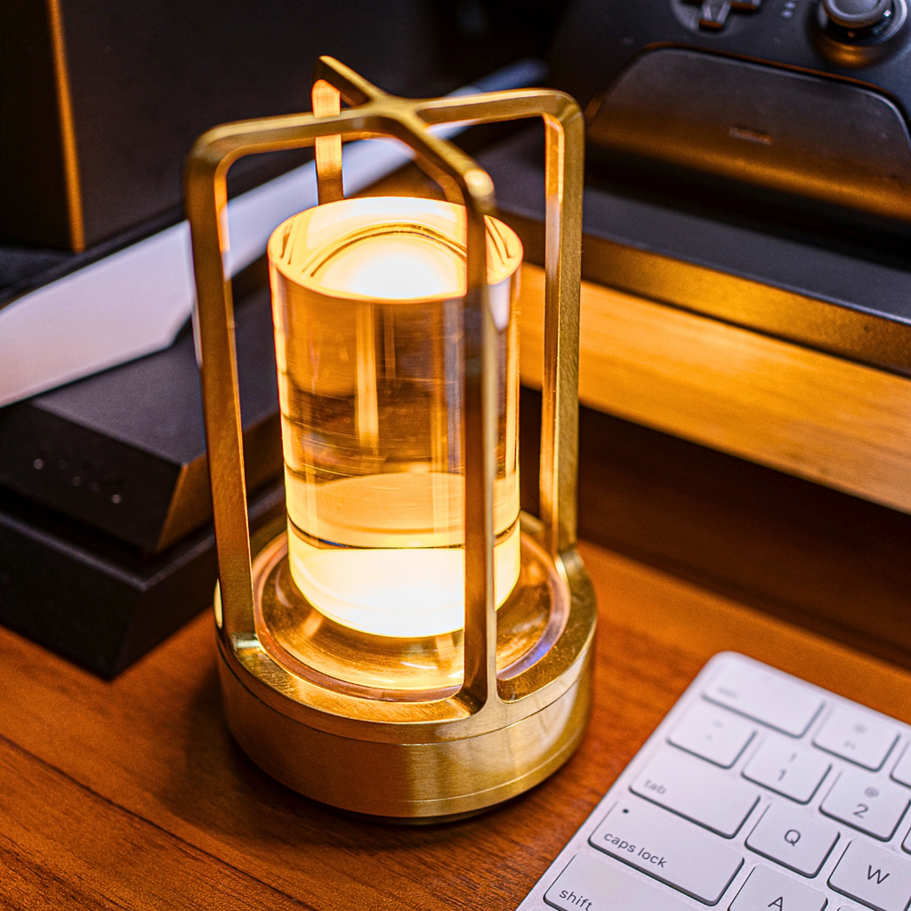 Lámpara de Mesa Recargable – Luz Suave y Estilo Atemporal 