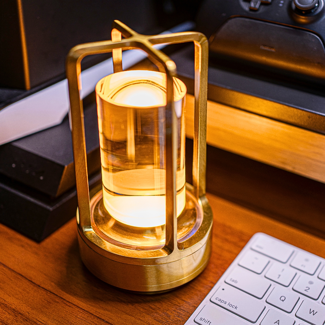 Lámpara de Mesa Recargable – Luz Suave y Estilo Atemporal 