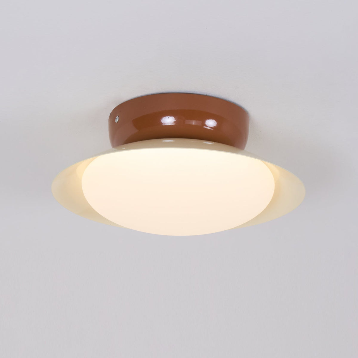 Rund LED-taklampe - naturlig glød og diskret eleganse
