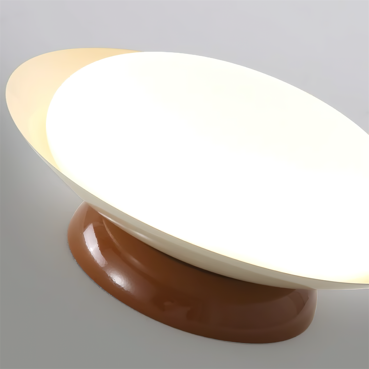 Rund LED-taklampe - naturlig glød og diskret eleganse